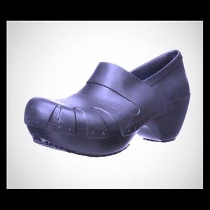Dr. Scholl’s Black Clogs